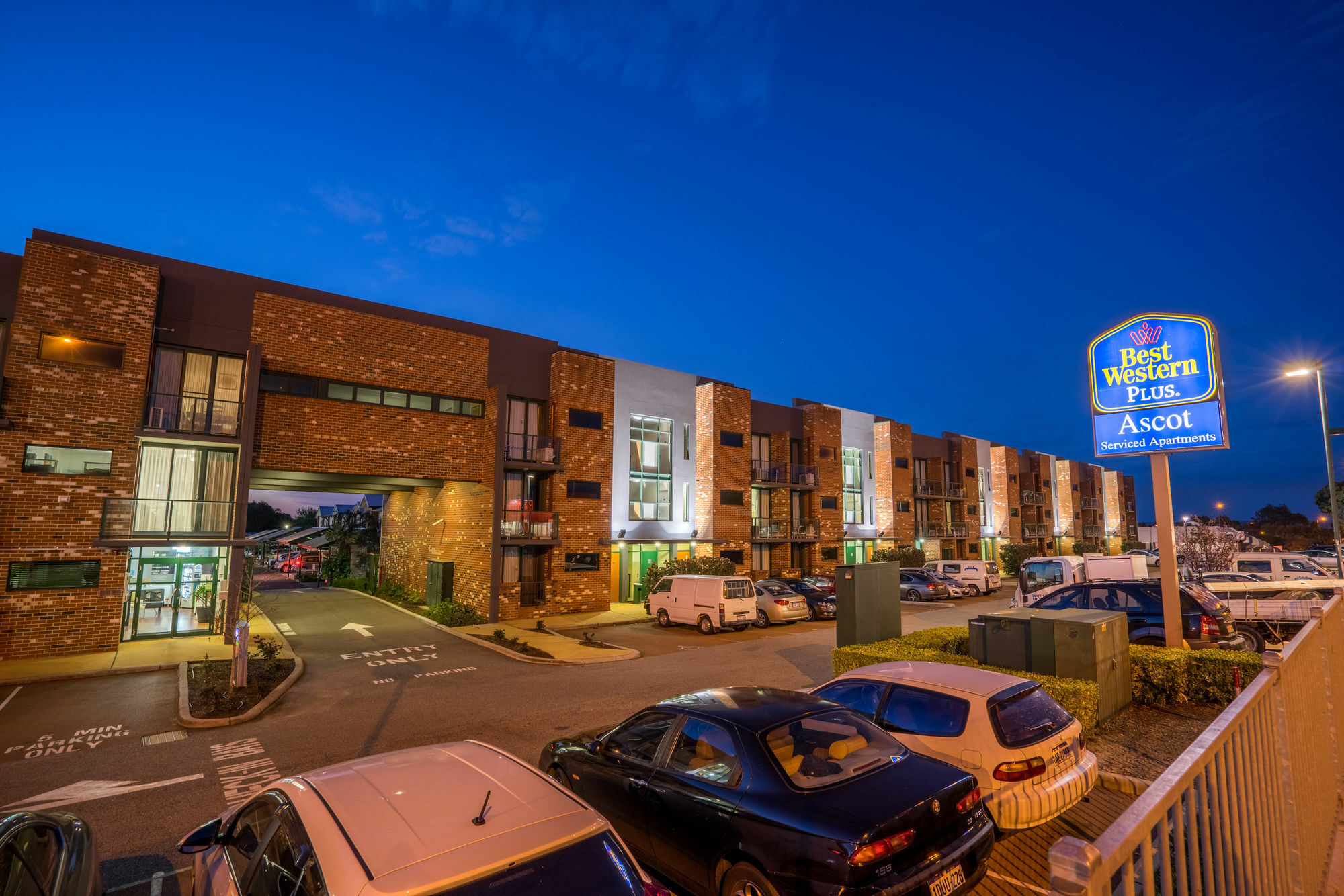 Perth Ascot Central Apartment Hotel Official מראה חיצוני תמונה